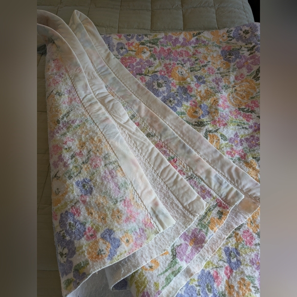 VTG Floral Blanket Satin Trim - Picture 6 of 9